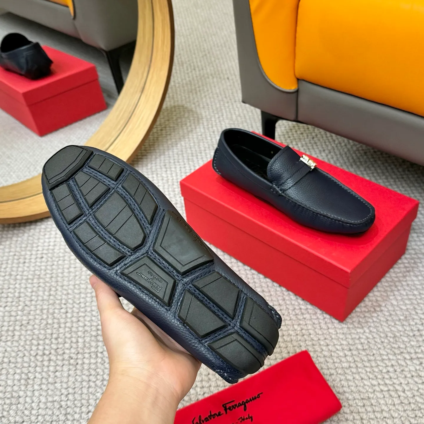 Men's men's shoes 💰420 (Yangli) Ferragamo 〰Ferragamo 2⃣️0⃣️2⃣️5️⃣ New series 👊🏻 Upper 🇮🇹 Italian imported calfskin, original outsole molding. Water-dyed sheepskin lining. The identity of every successful man is set off, and the upper and lower shoes are elegant and stable🚶🏻🚶🏻The high-end custom counter original replica is an eternal classic🔍️Number of codes: 38-46 with counter packaging